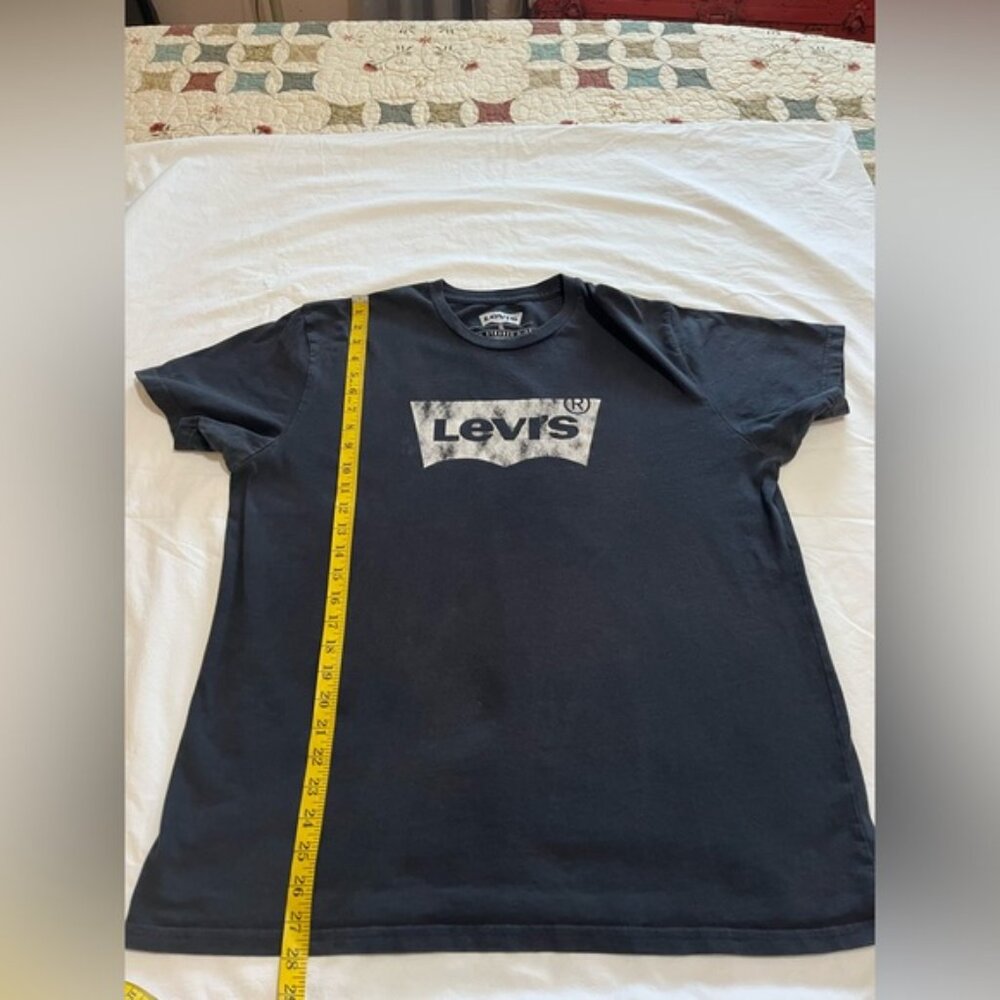 Levi's Black Graphic Men's Tee(30)